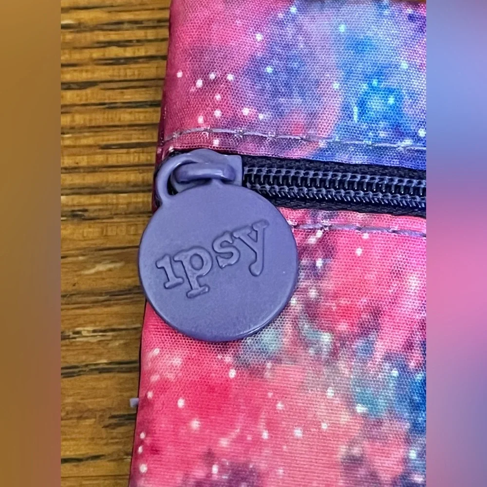 Ipsy makeup bag with SURPRISE piece of jewelry Galaxy pattern New